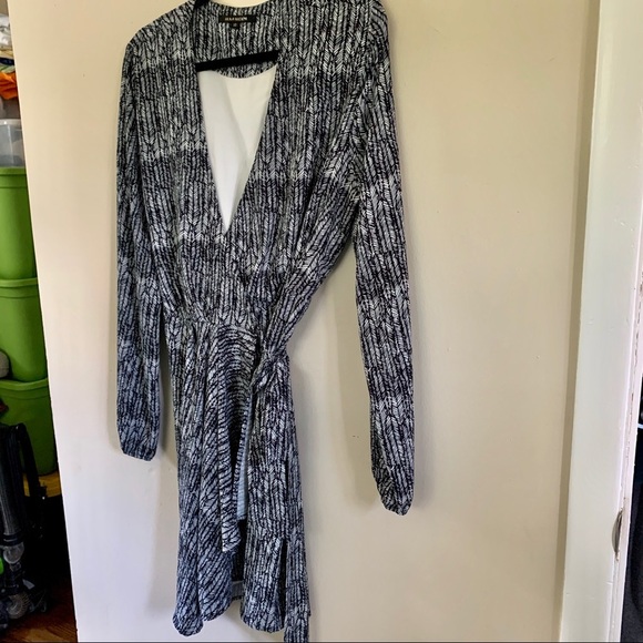 Ava & Aiden Black and White Wrap Dress - Picture 5 of 6